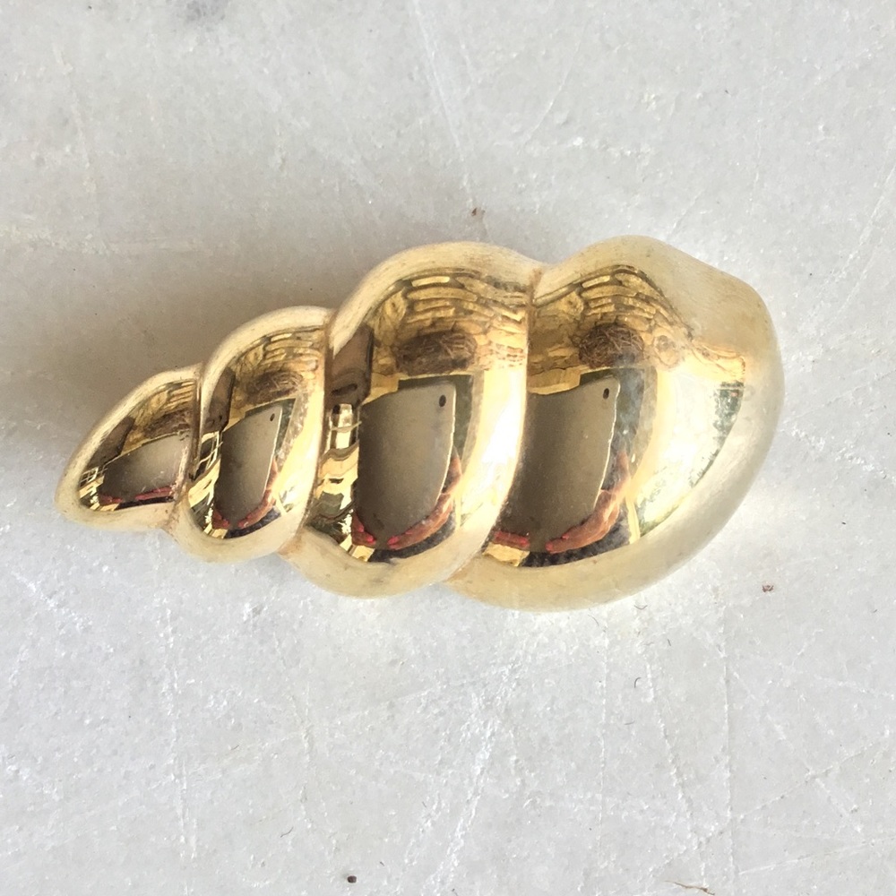 Sarah Coventry Conch Shell pin
